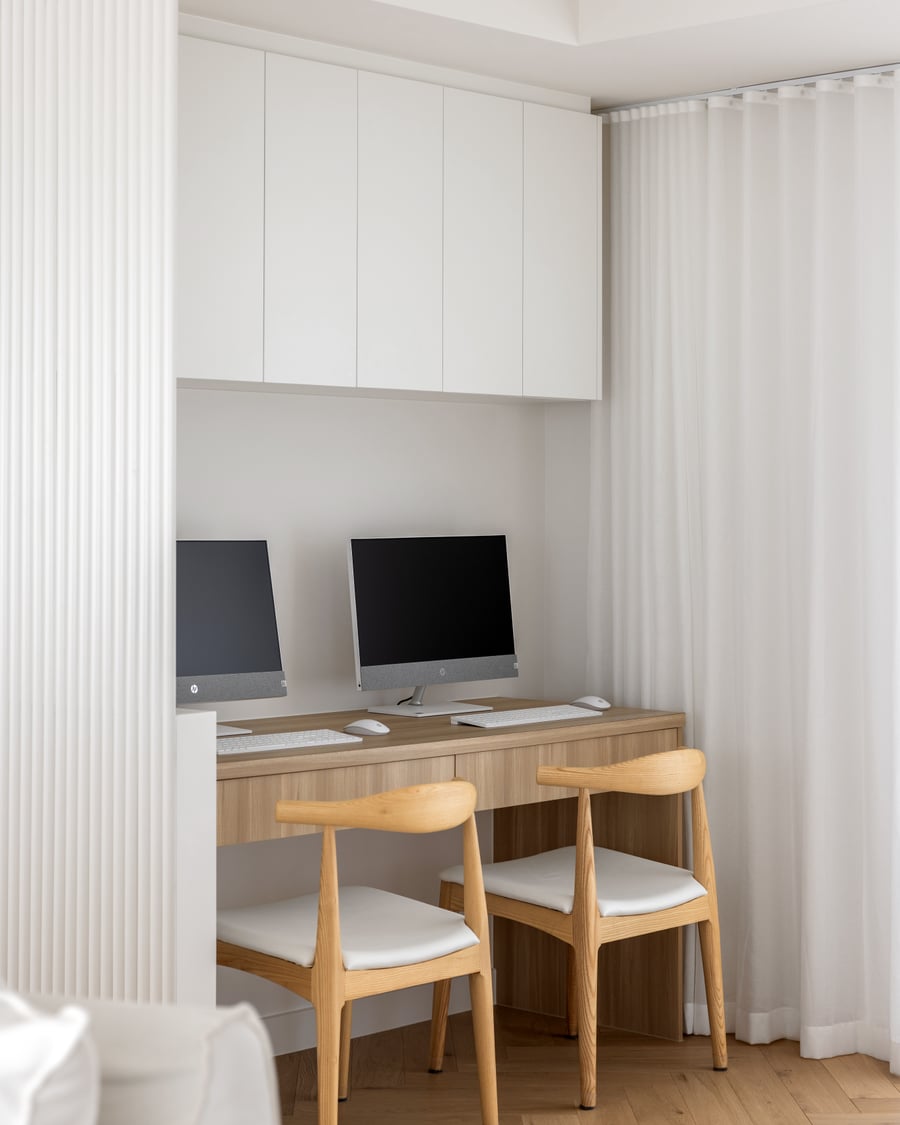 Built-in Oak Desk, Surfers Paradise